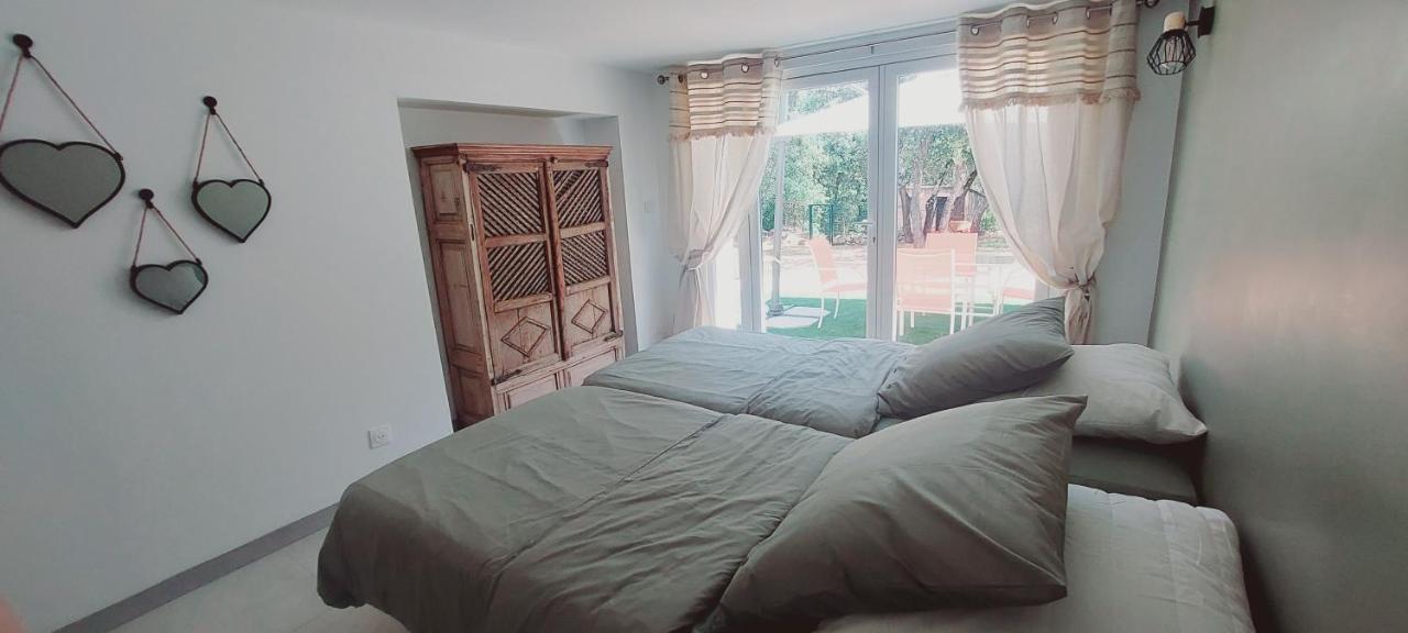 Location A La Semaine Apartment Néoules Екстериор снимка