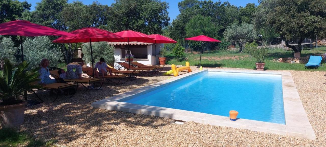 Location A La Semaine Apartment Néoules Екстериор снимка