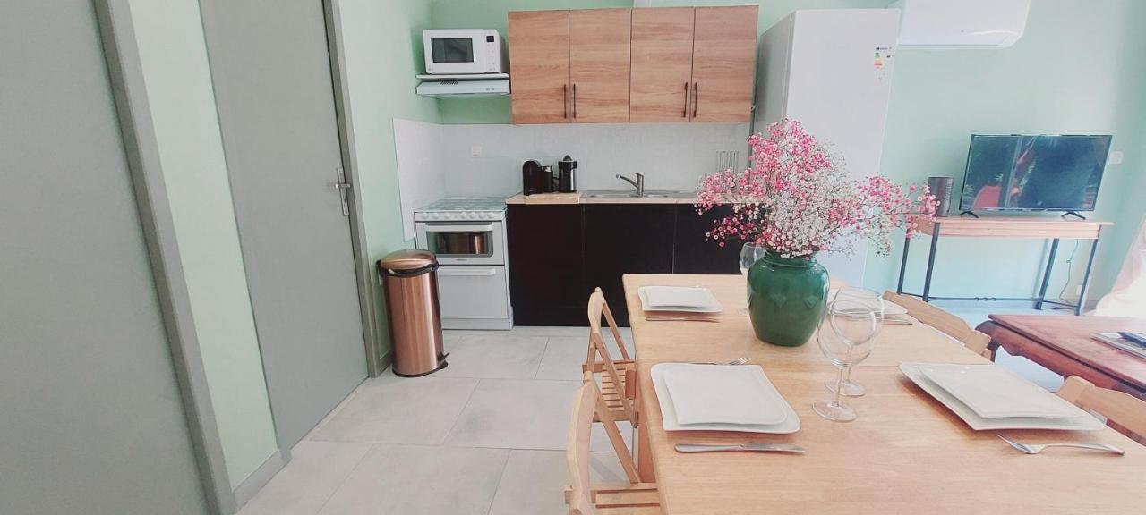 Location A La Semaine Apartment Néoules Екстериор снимка